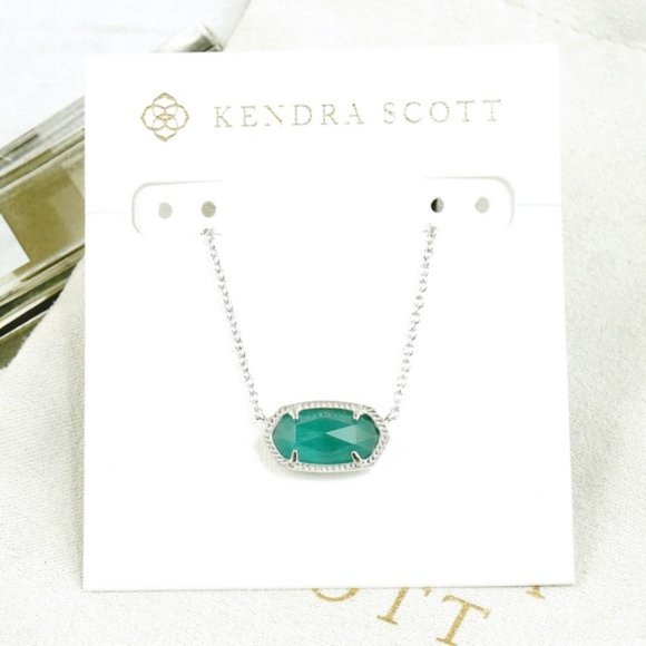 Emerald green shop kendra scott necklace